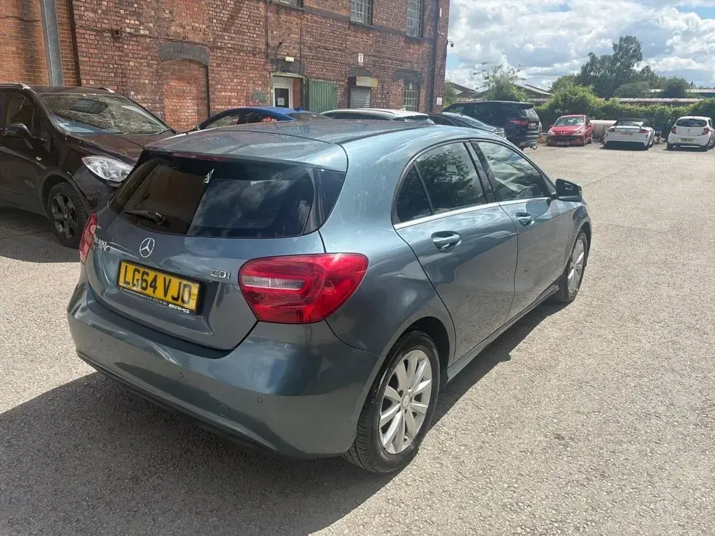 Used Mercedes A180 SE 109 HP (80 kW) 2014 Blue Hatchback