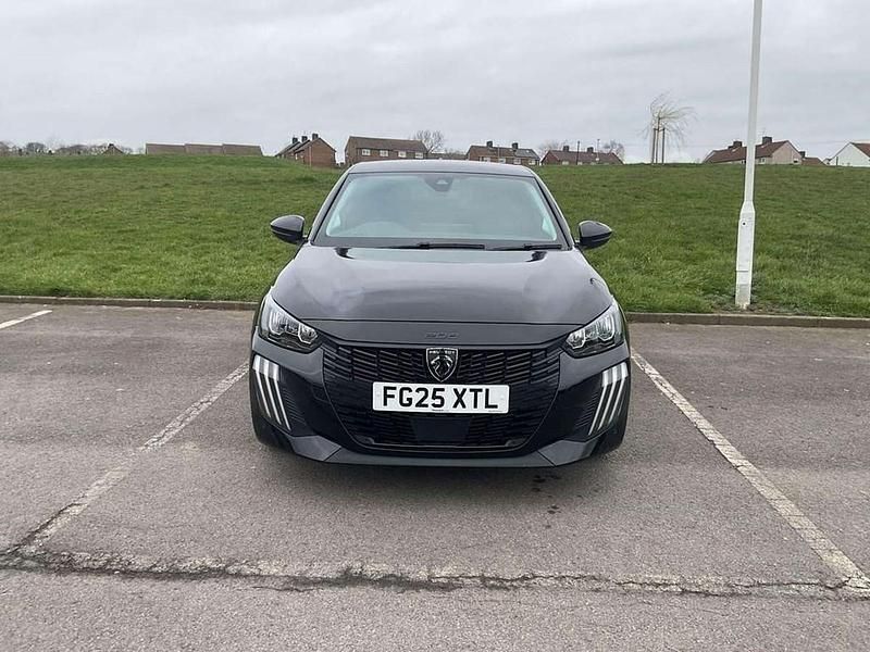 Used Peugeot 208 Allure 101 HP (74 kW) 2025 Black Hatchback