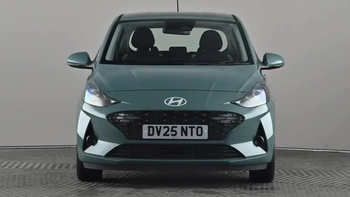 Used Hyundai i10 Advanced 79 HP (58 kW) 2025 Green Hatchback