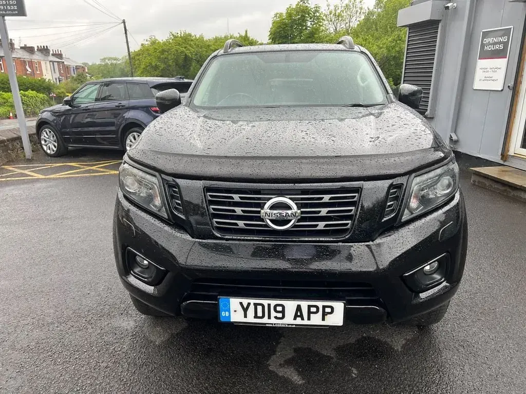 Used Nissan Navara N-Guard 190 HP (139 kW) 2019 Black Pickup