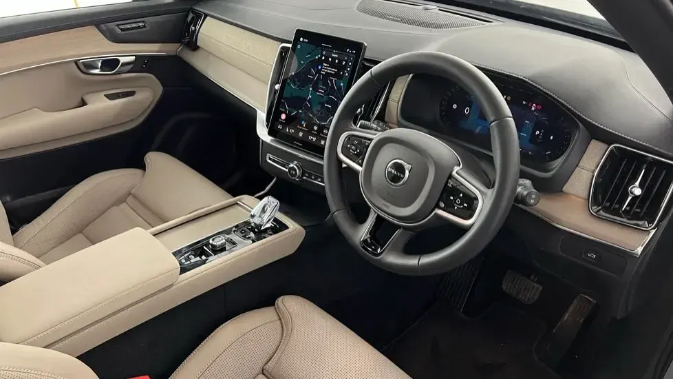 Used Volvo XC90 Plus 455 HP (334 kW) 2025 Silver SUV