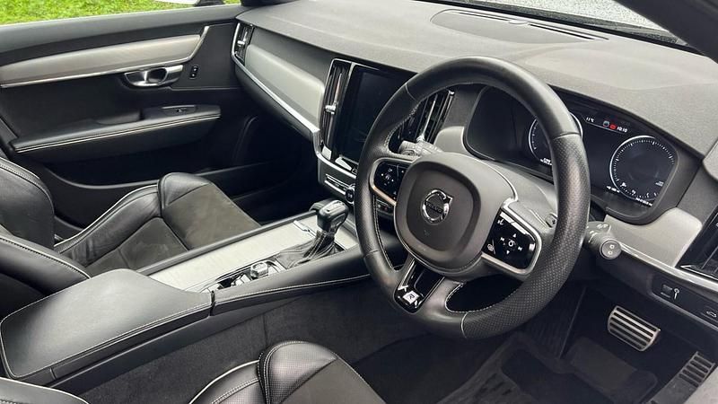 Used Volvo V90 R-Design Pro 235 HP (172 kW) 2018 Silver Estate