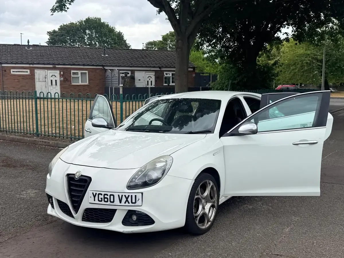 Used Alfa Romeo Giulietta Veloce 2010 White Hatchback