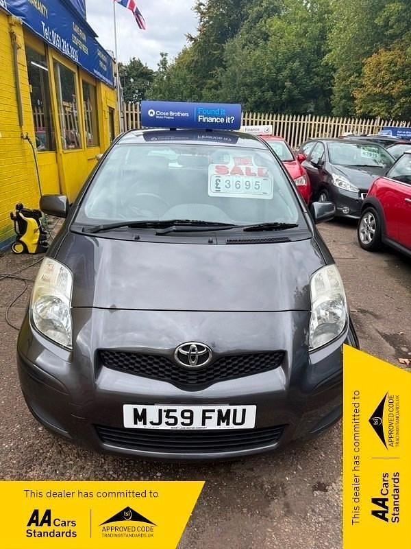 Grey Used 2009 Toyota Yaris Hatchback | £3,695 (A bit pricey) - Image 1/4