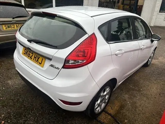 Used Ford Fiesta Zetec 82 HP (60 kW) 2012 White Hatchback