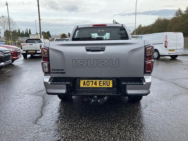 Used Isuzu D-Max 163 HP (119 kW) 2024 568 mercury silver Pickup