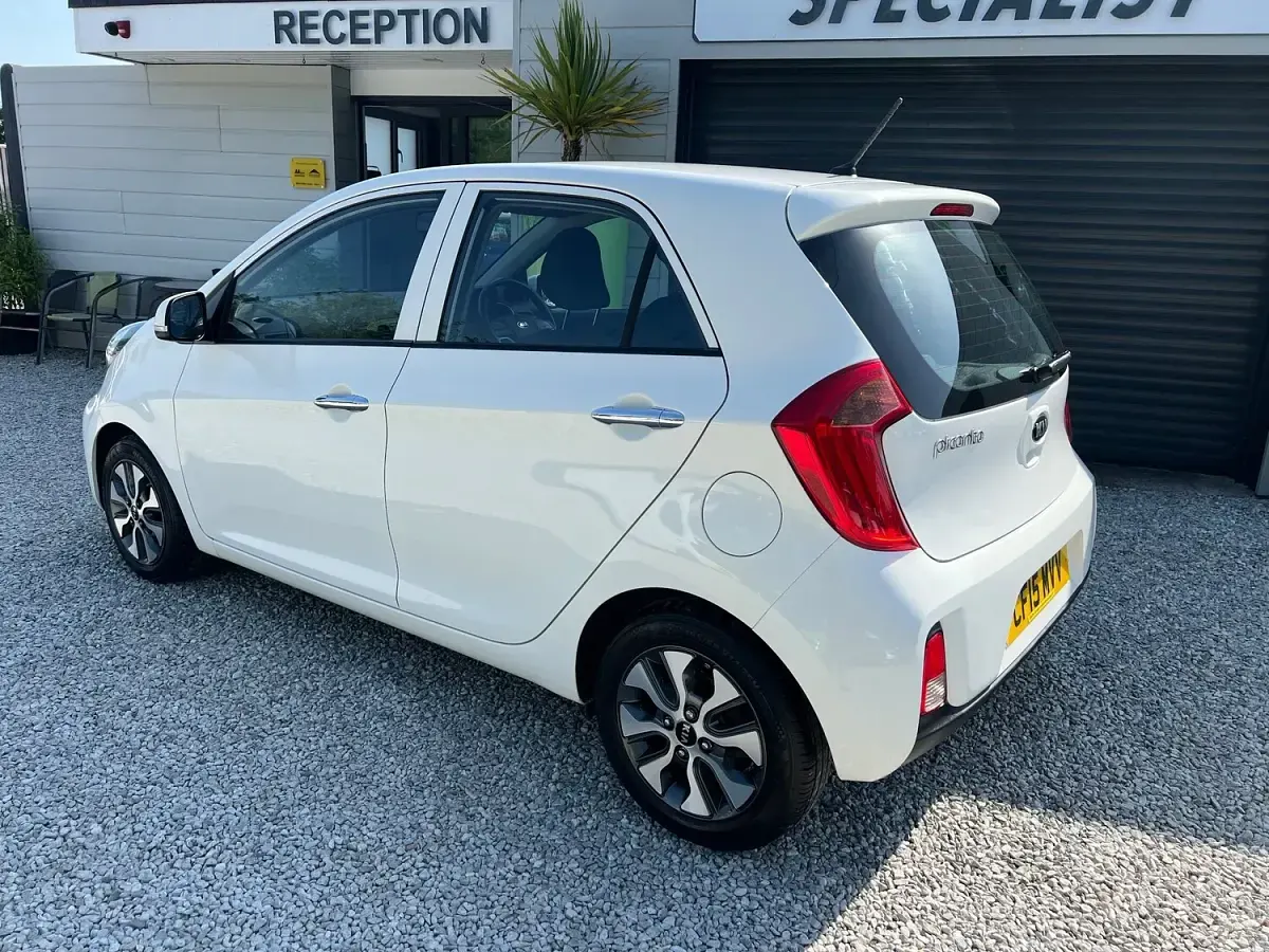 Used Kia Picanto 84 HP (61 kW) 2015 White Hatchback