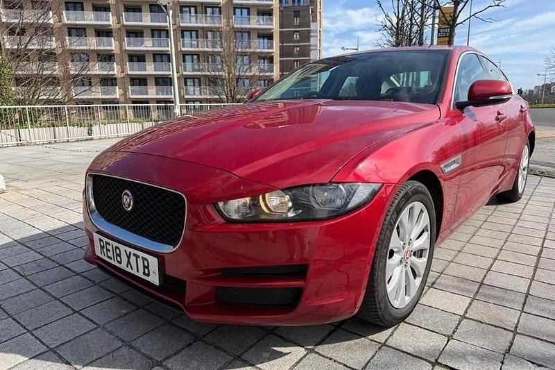 Used Jaguar XE SE 163 HP (119 kW) 2018 Red Sedan