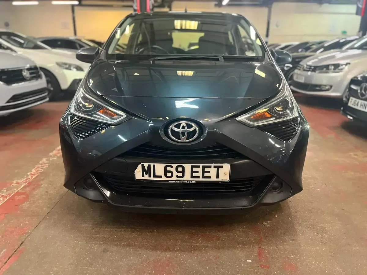 Used Toyota Aygo X-play 72 HP (52 kW) 2019 Grey Hatchback