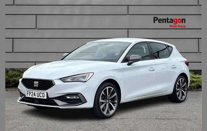 Used Seat Leon FR Sport 204 HP (150 kW) 2024 White Hatchback