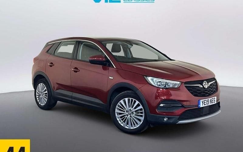 Used Vauxhall Grandland X S 131 HP (96 kW) 2019 Red SUV