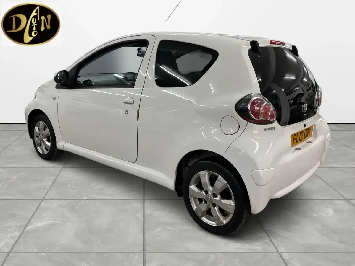 Used Toyota Aygo 68 HP (50 kW) 2012 White Hatchback