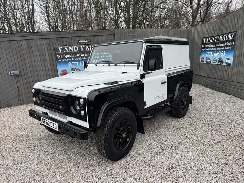 Used Land Rover Defender 122 HP (89 kW) 2012 White Hatchback