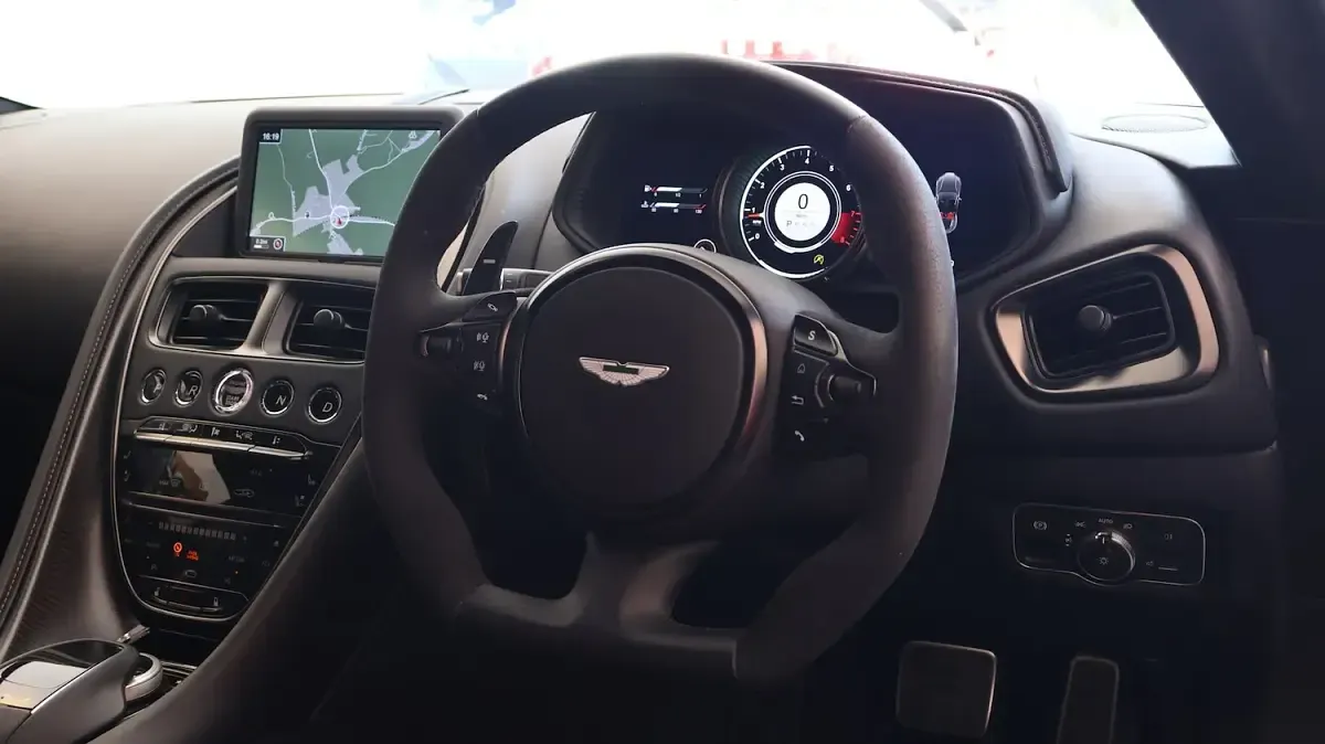 Used Aston Martin DB11 503 HP (369 kW) 2023 Green Coupe