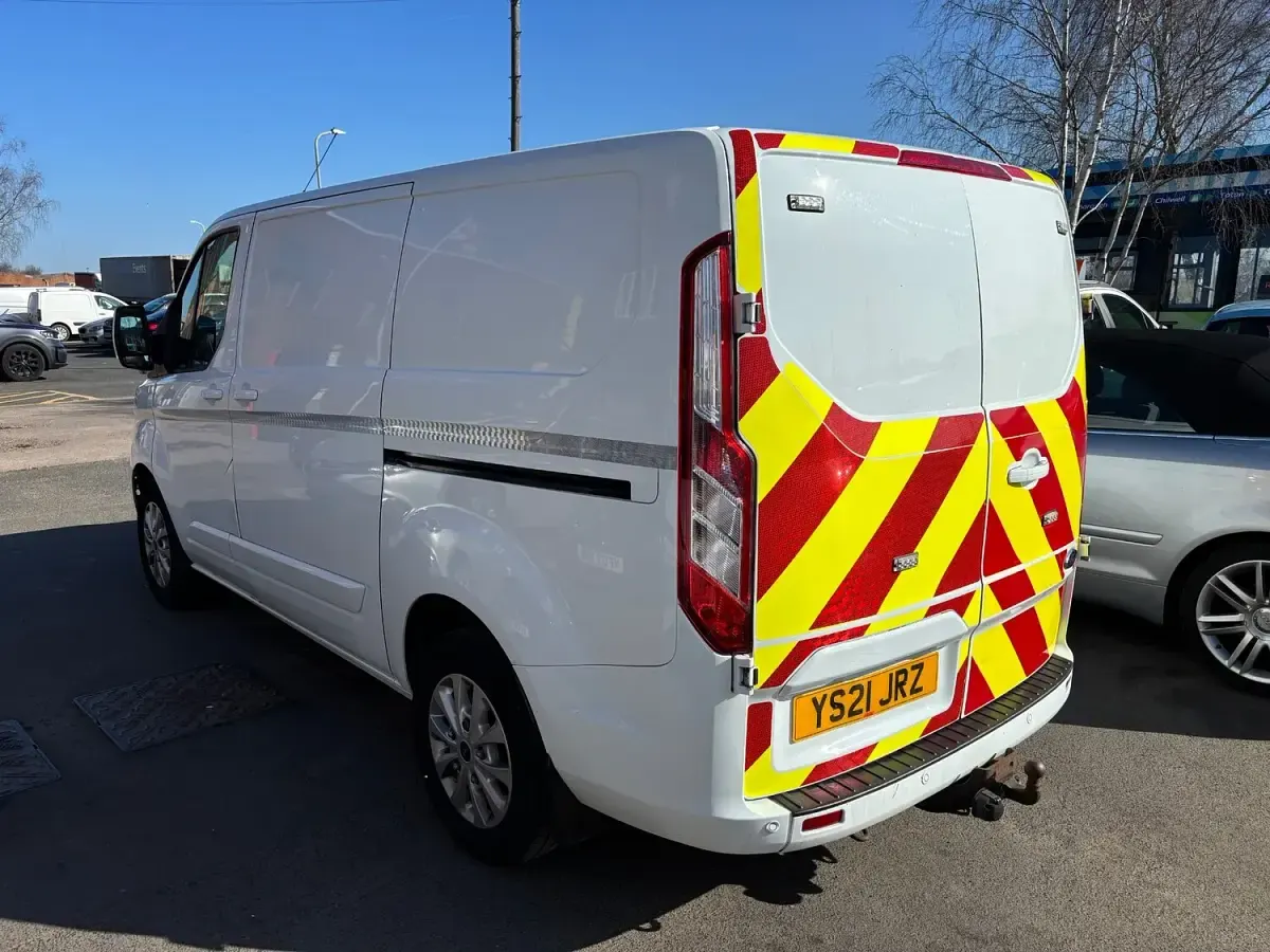 Used Ford Transit Custom Limited 130 HP (95 kW) 2021 White Van