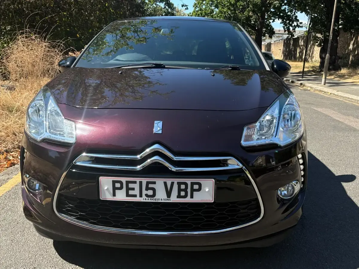 Used Citroën DS3 PureTech 110 HP (80 kW) 2015 Mauve/purple Hatchback