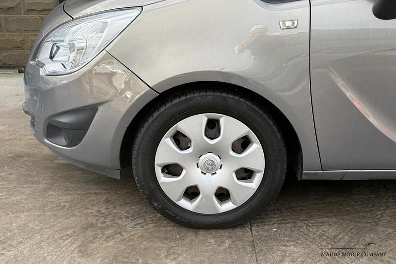 Used Vauxhall Meriva 130 HP (95 kW) 2012 Brown MPV