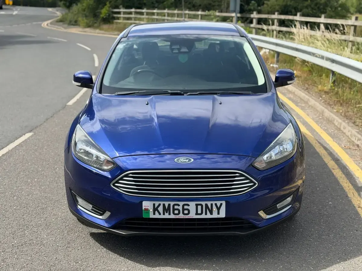 Used Ford Focus Titanium 125 HP (91 kW) 2016 Blue Hatchback