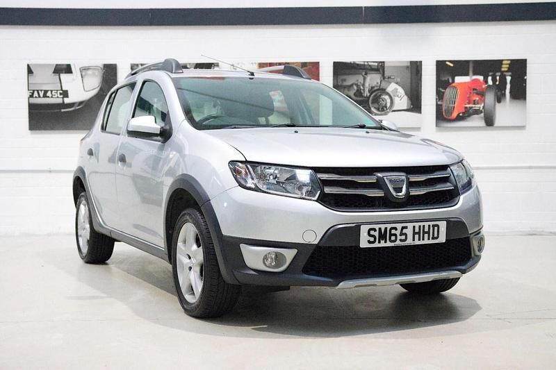 Silver Used 2015 Dacia Sandero Lauréate Hatchback | £5,218 (Fair price) - Image 1/4