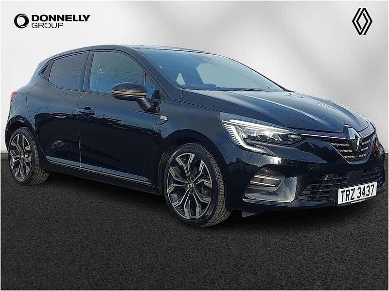 Metallic diamond black Used 2022 Renault Clio V SE Hatchback | £13,290 (Fair price) - Image 1/4