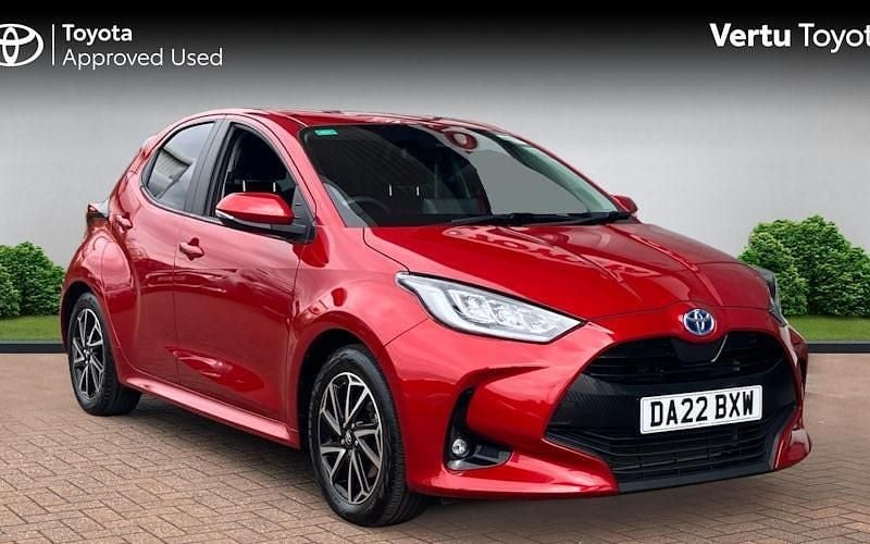 Used 2025 Toyota Yaris Hybrid Design Hatchback | £17,016 (Super price) - Image 1/4