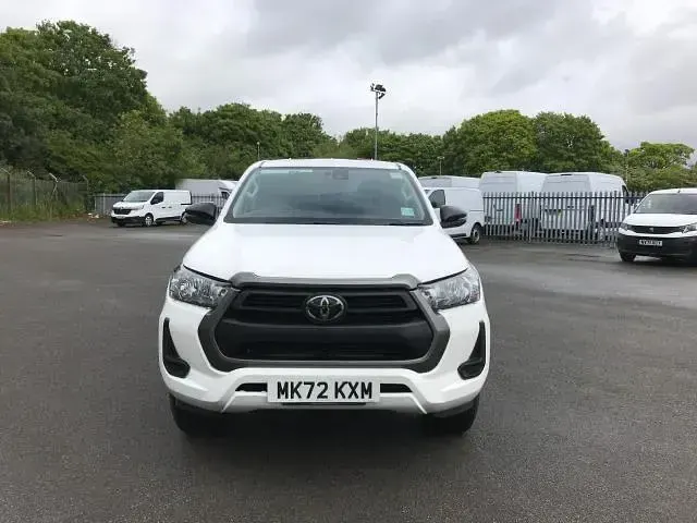Used Toyota HiLux Active 150 HP (110 kW) 2022 White Pickup