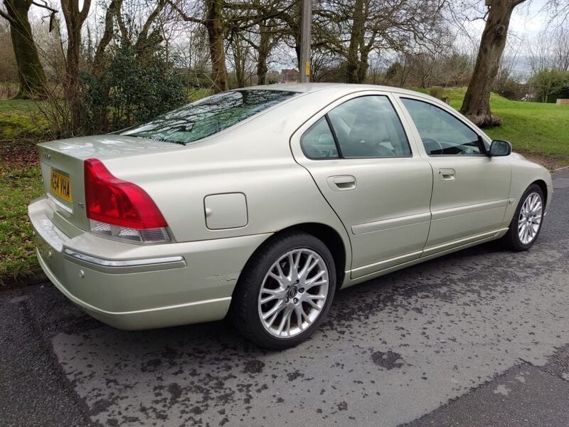 Used Volvo S60 SE 163 HP (119 kW) 2004 Gold Sedan
