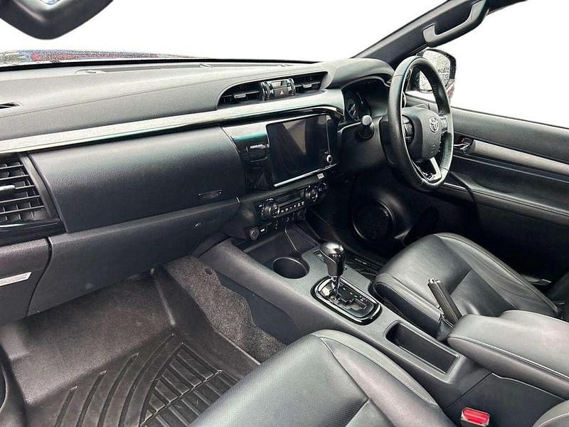 Begagnad Toyota HiLux 2025 Svart Pickup