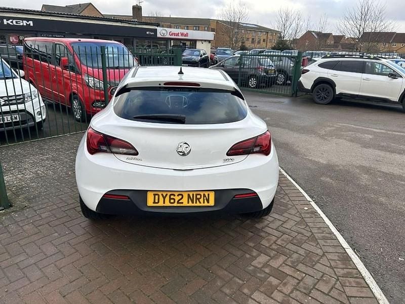 Używany Vauxhall Astra GTC SRi 130 KM (95 kW) 2012 Biały Hatchback