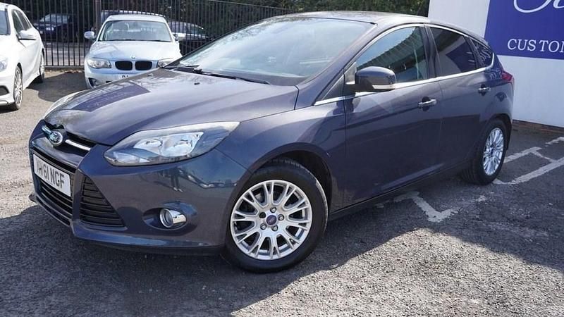 Usado Ford Focus Titanium 125 HP (91 kW) 2012 Cinzento Citadino