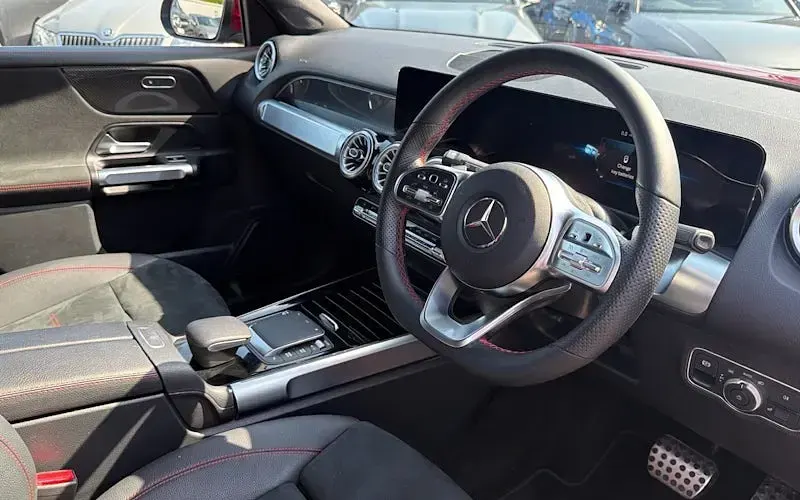 Used Mercedes GLB200 Executive 163 HP (119 kW) 2022 Red SUV