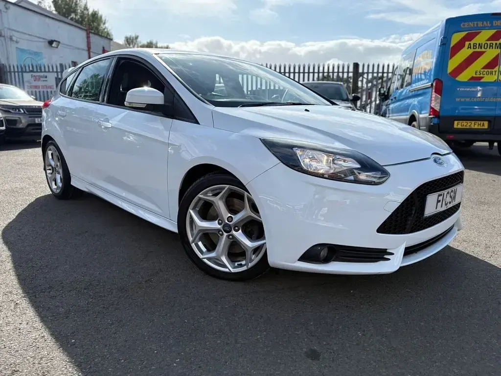 Used Ford Focus ST 250 HP (183 kW) 2014 White Hatchback