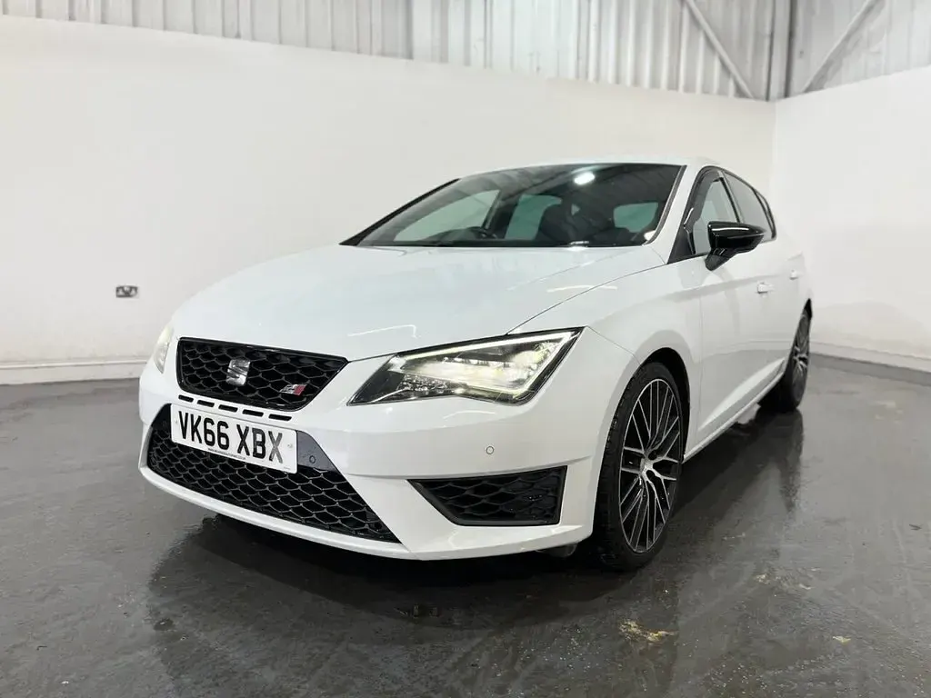 Used Seat Leon Cupra 290 290 HP (213 kW) 2016 White Hatchback