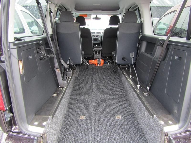 Purple Used 2017 VW Caddy Maxi Life Life MPV | £12,750 (Fair price) - Image 1/3