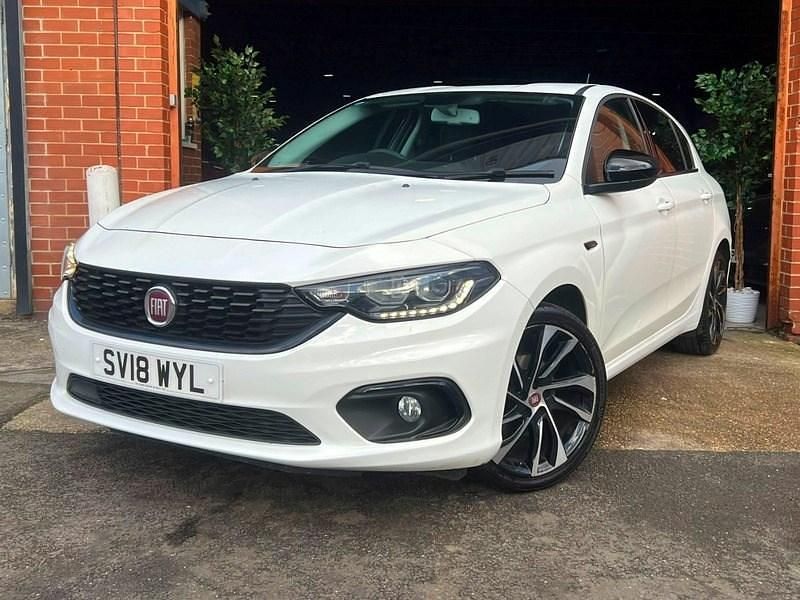 Used Fiat Tipo S 120 HP (88 kW) 2018 White Hatchback
