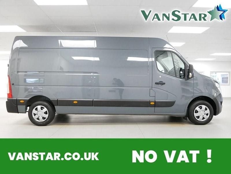 Used Nissan Interstar Tekna 135 HP (99 kW) 2022 Grey Van