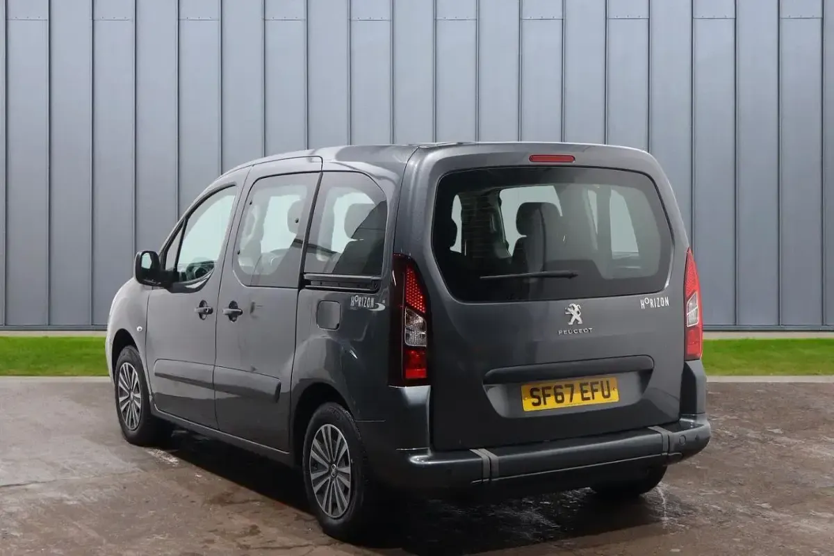 Used Peugeot Partner Tepee Allure 98 HP (72 kW) 2018 Grey MPV