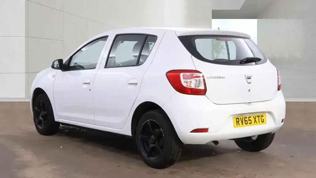Begagnad Dacia Sandero Lauréate 90 HK (66 kW) 2015 Vit Halvkombi