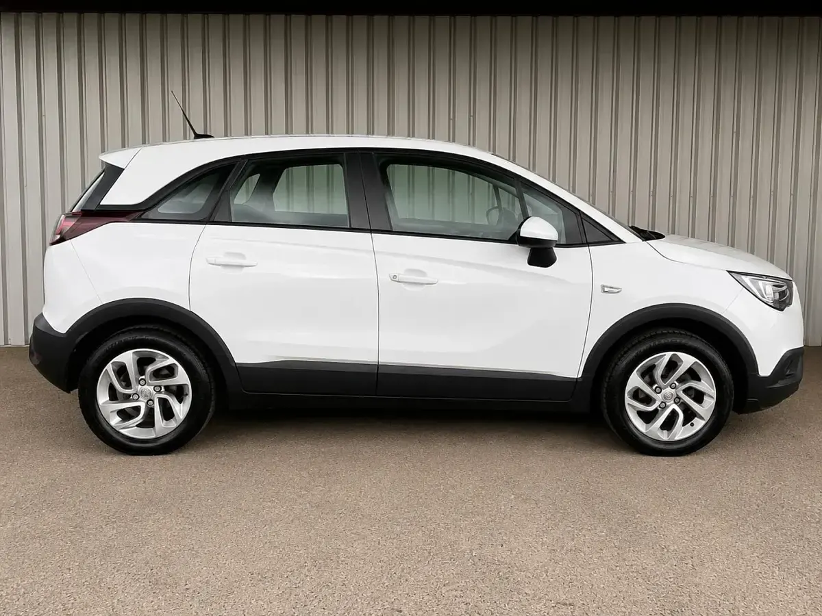 Used Vauxhall Crossland X 2019 White SUV