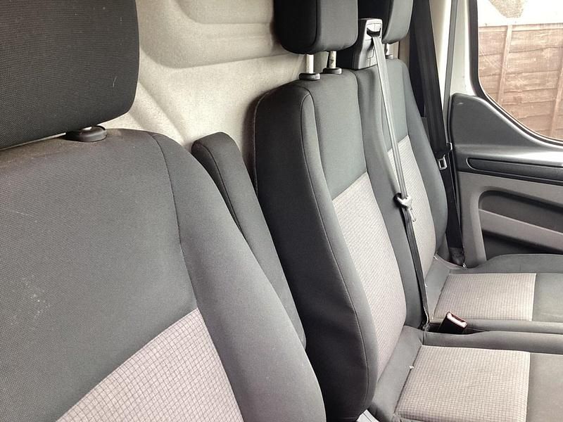 Used Ford Transit Custom 105 HP (77 kW) 2019 White Van