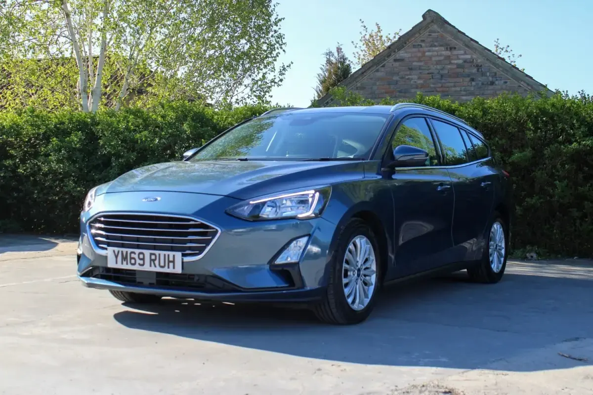 Usado Ford Focus Titanium 125 HP (91 kW) 2020 Azul Carrinha