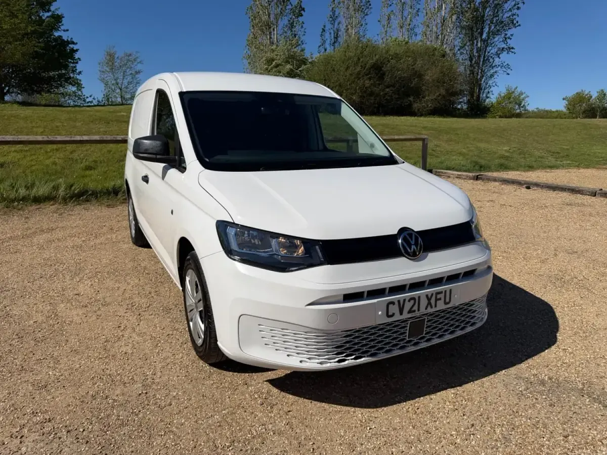 Begagnad VW Caddy S 122 HK (89 kW) 2021 Vit Minibuss