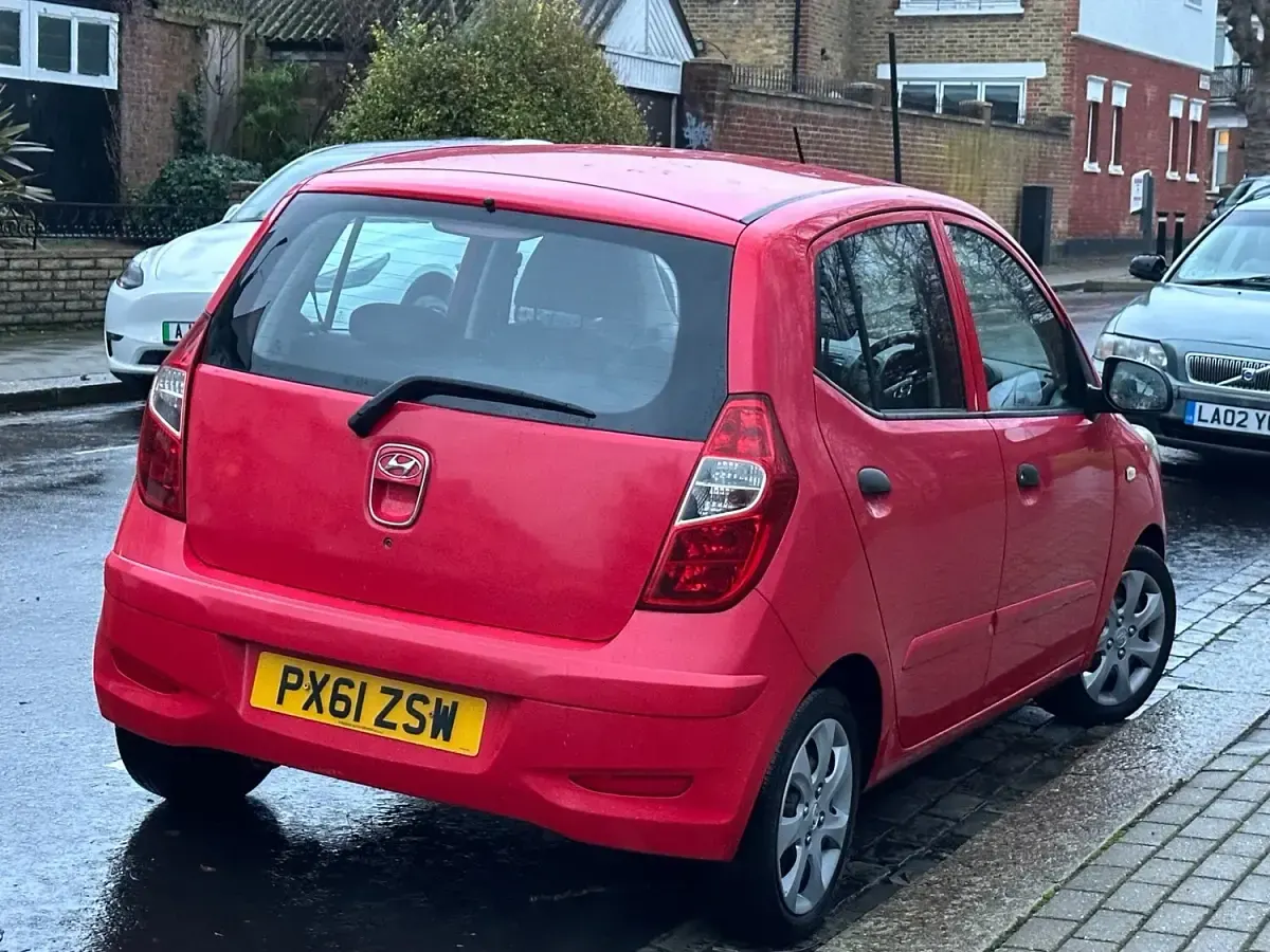 Used Hyundai i10 Classic 86 HP (63 kW) 2011 Red Hatchback