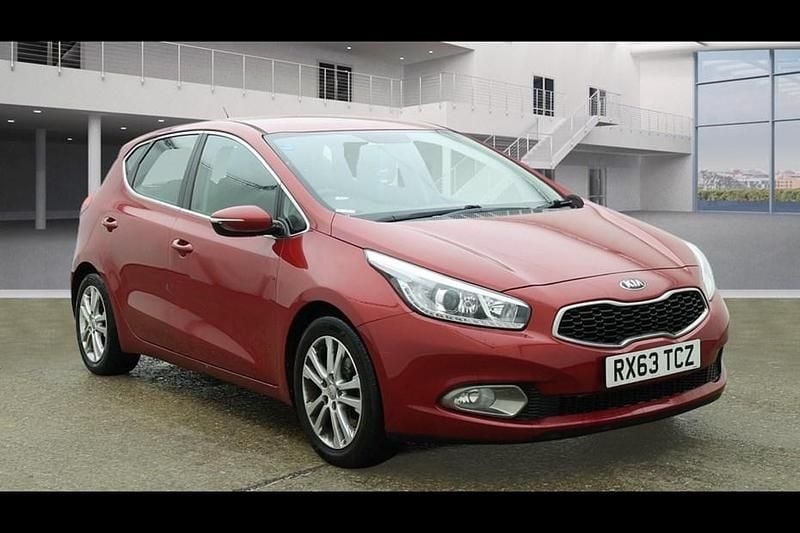 Used Kia Ceed 126 HP (92 kW) 2013 Red Hatchback