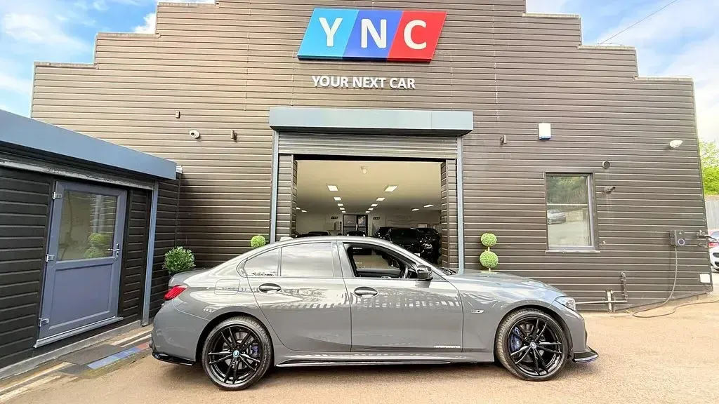 Begagnad BMW 330e M Sport 288 HK (211 kW) 2022 Grå Sedan