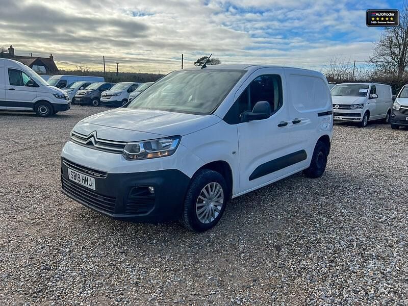 Used Citroën Berlingo 75 HP (55 kW) 2019 White MPV