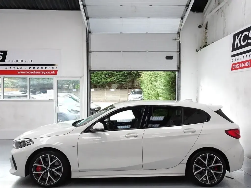 Usado BMW 128 Comfort Edition 265 CV (194 kW) 2022 Blanco Utilitario