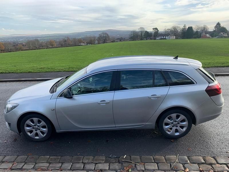 Used Vauxhall Insignia 140 HP (102 kW) 2014 Silver Estate