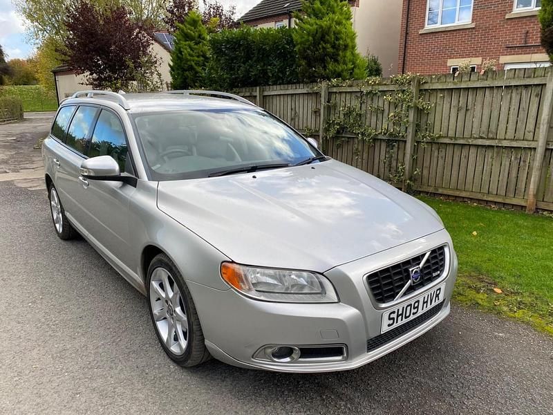 Silver Used 2009 Volvo V70 R-Design Estate | £3,990 (Fair price) - Image 1/4