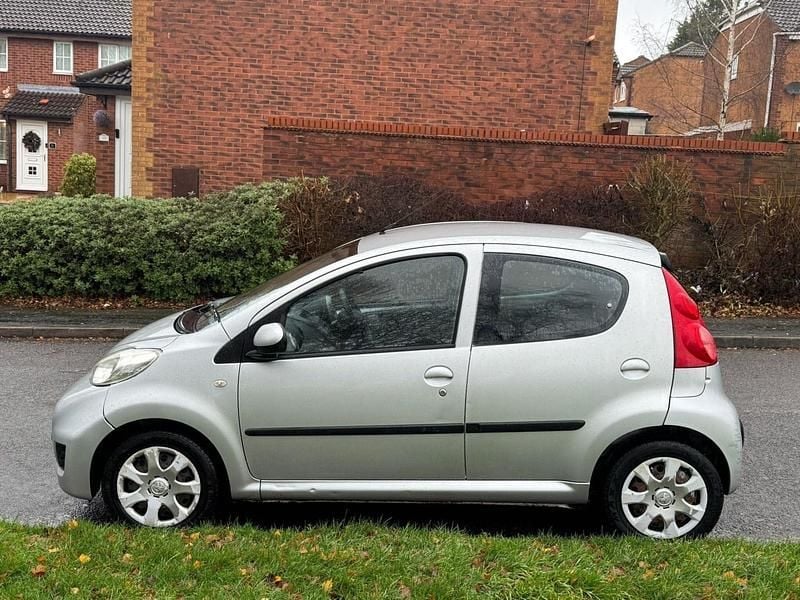Used Peugeot 107 68 HP (50 kW) 2010 Silver Hatchback